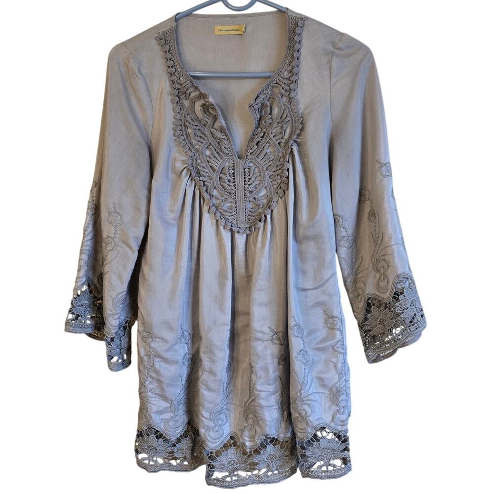 New Saks woman gray crochet hem tunic blouse size 8